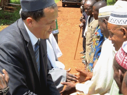 Le président de la Conférence des imams de France rencontre les déplacés