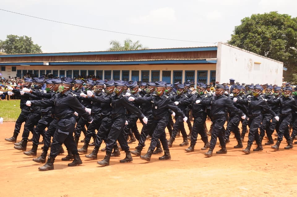 Centrafrique: Plus de 650 nouveaux policiers présentés sous le drapeau