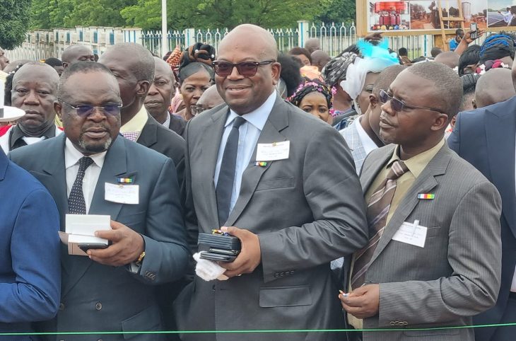 Fête du 1er Mai : des milliers de travailleurs décorés sur l’avenue des Martyrs à Bangui