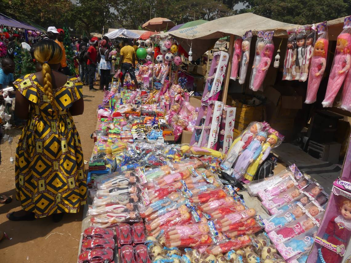 Centrafrique : les marchés de Bangui  vibrent au rythme de Noël