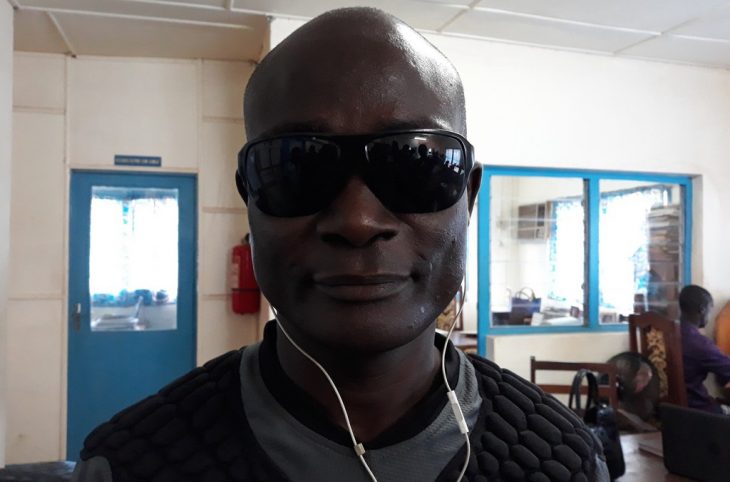 "Si les journalistes veulent être du côté de la population, ils doivent être indépendants". Parole d'un auditeur Achille Mobango